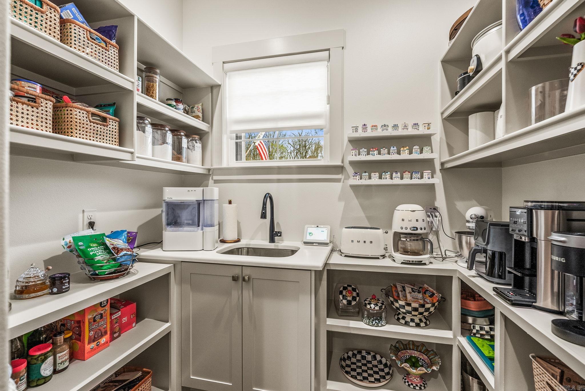 8036 N Shoreline  Benton, AR