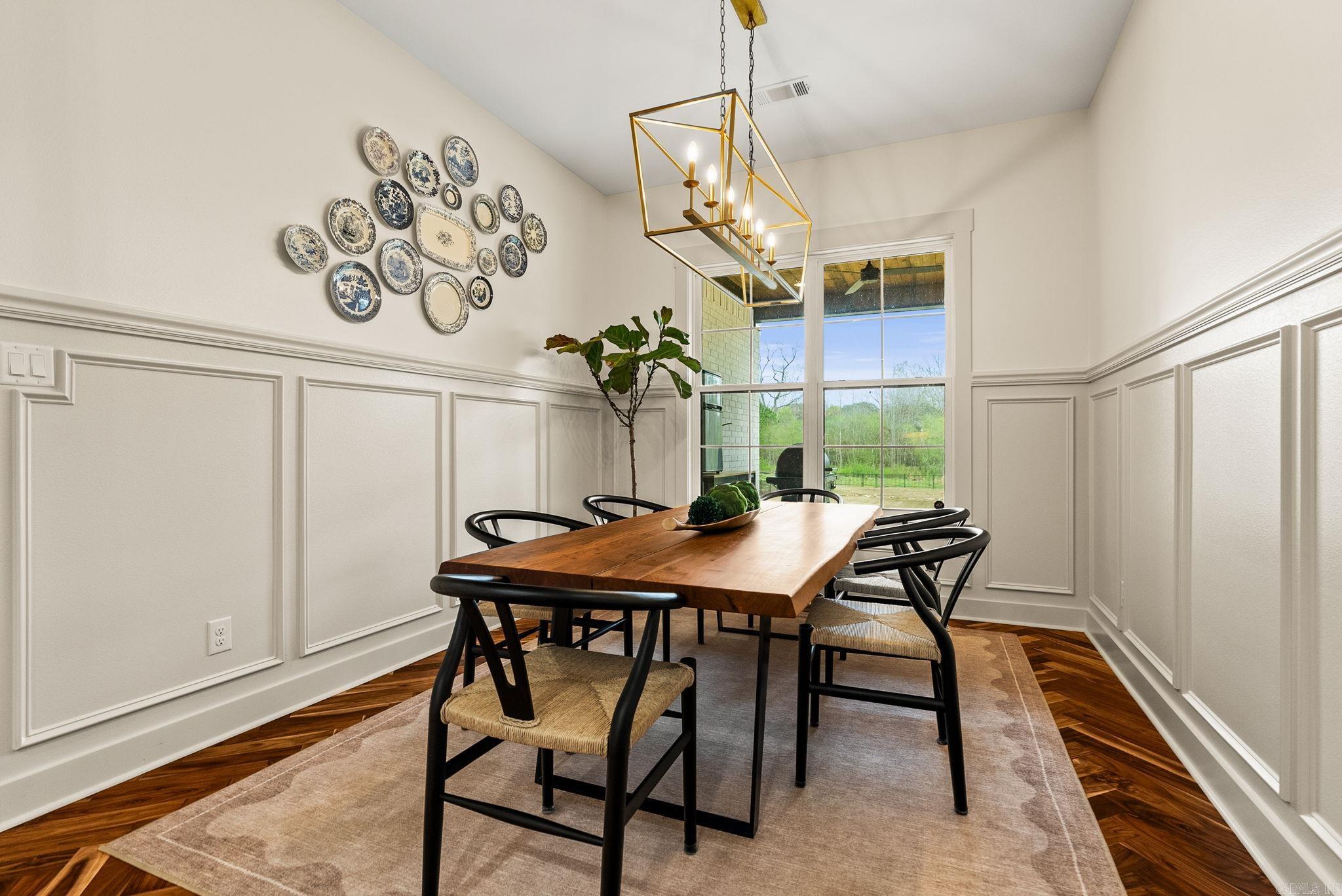 8036 N Shoreline  Benton, AR