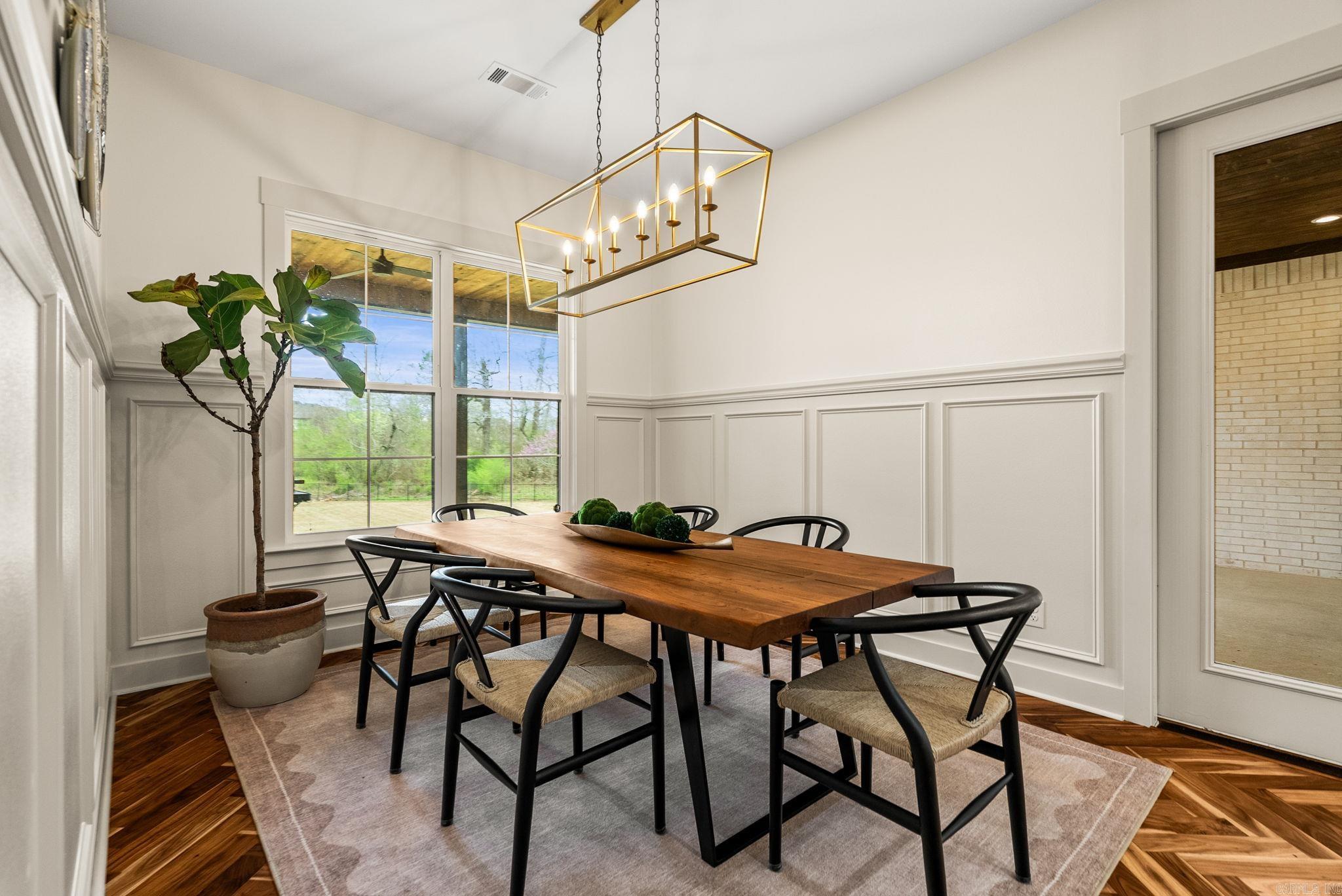 8036 N Shoreline  Benton, AR