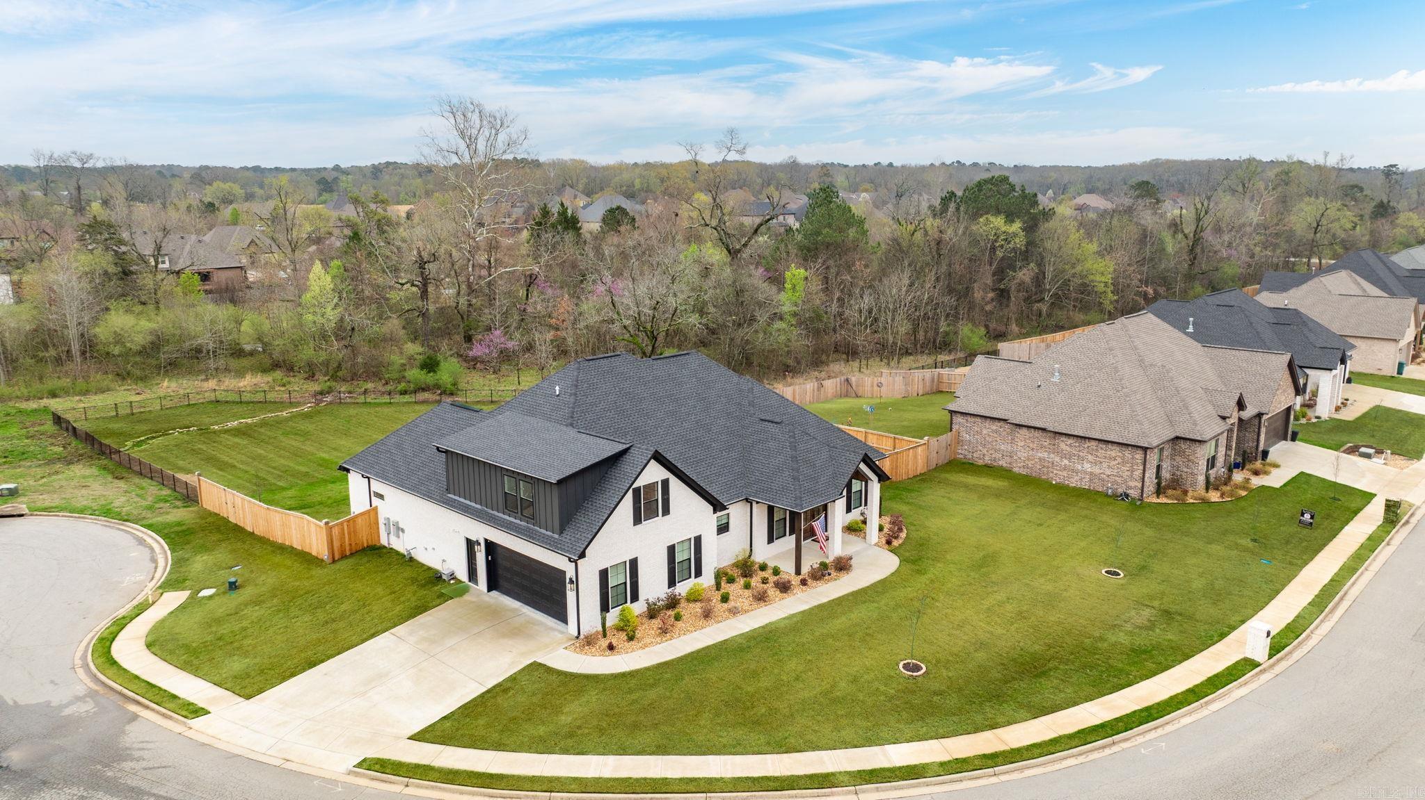 8036 N Shoreline  Benton, AR