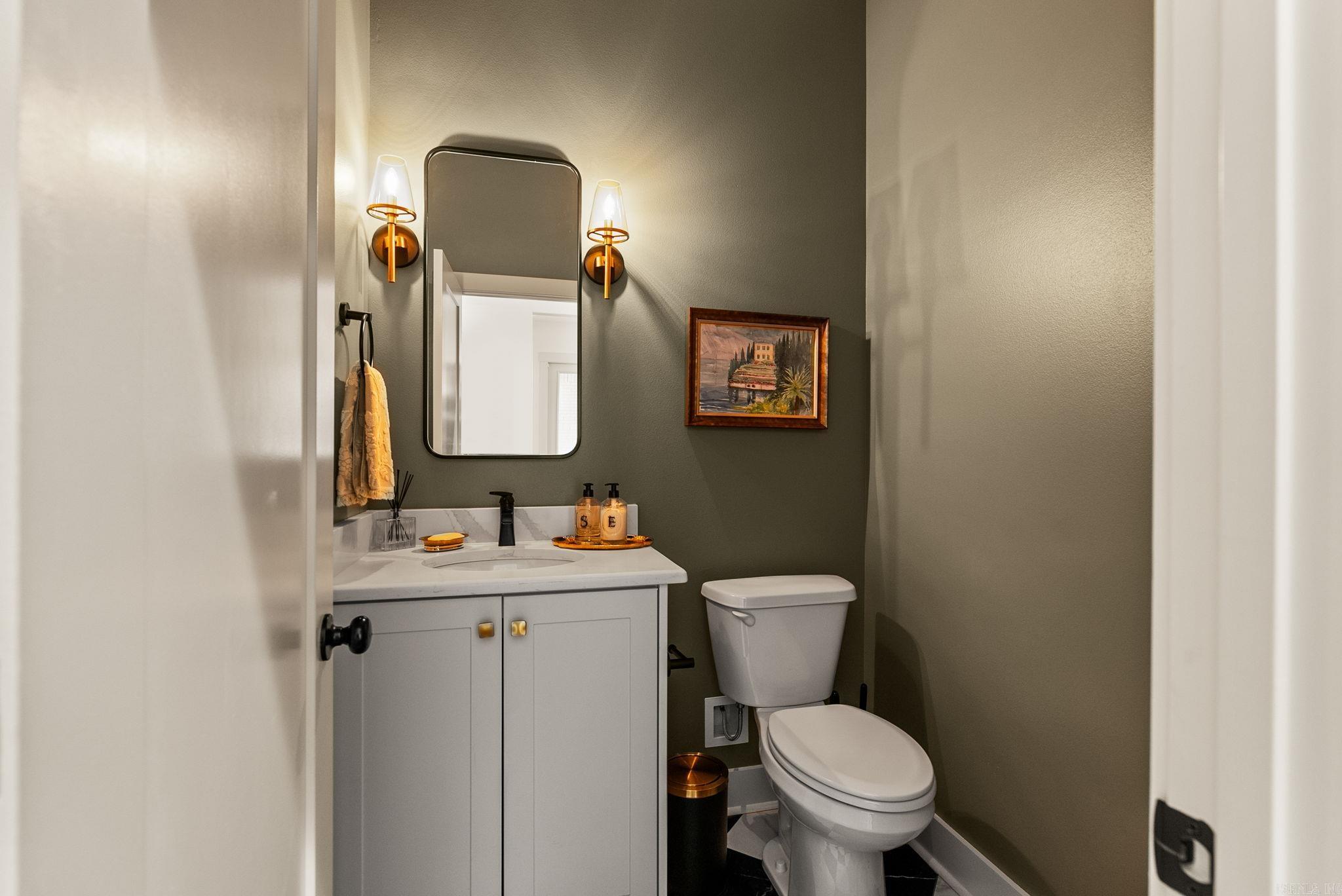 8036 N Shoreline  Benton, AR