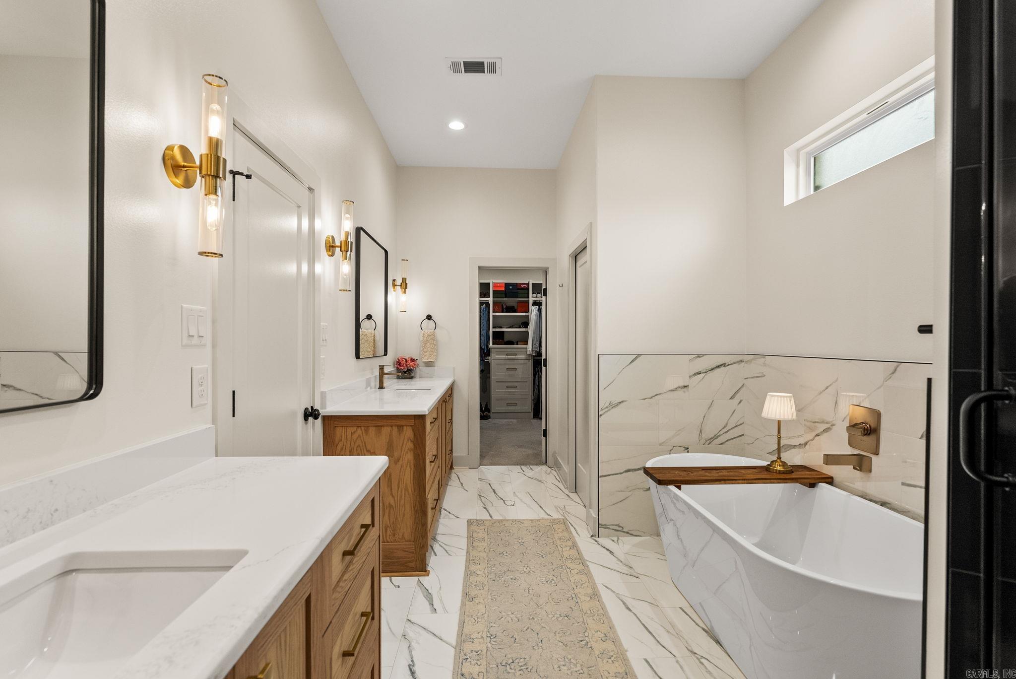 8036 N Shoreline  Benton, AR