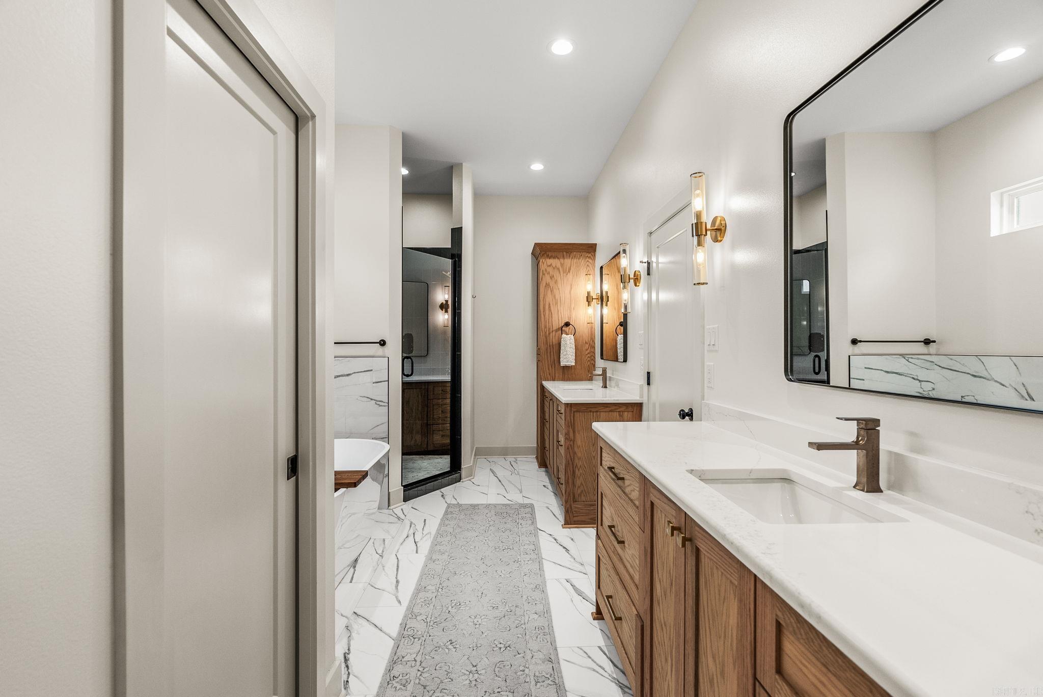 8036 N Shoreline  Benton, AR