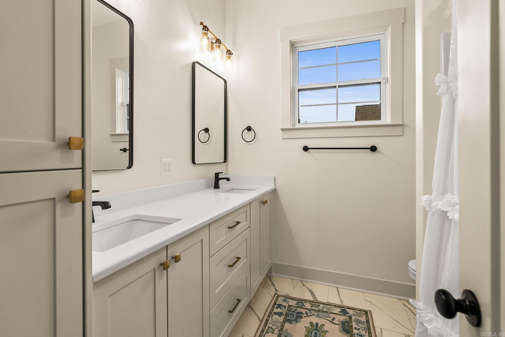 8036 N Shoreline  Benton, AR