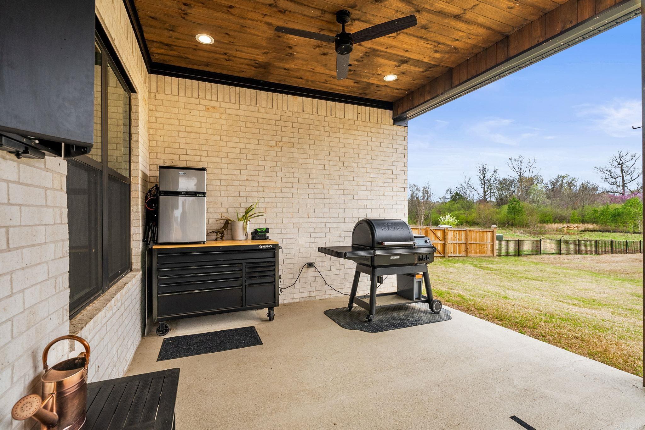 8036 N Shoreline  Benton, AR