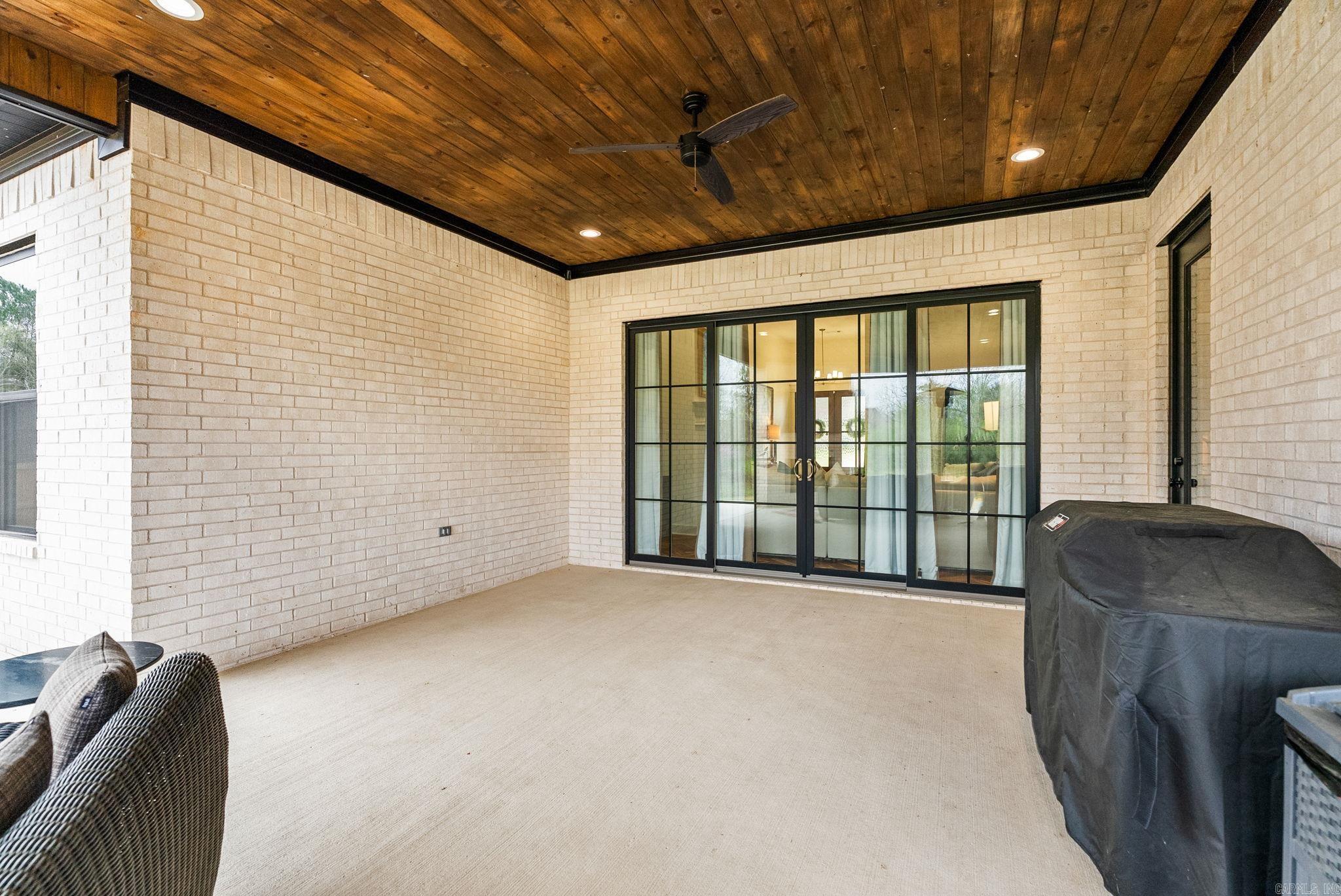 8036 N Shoreline  Benton, AR