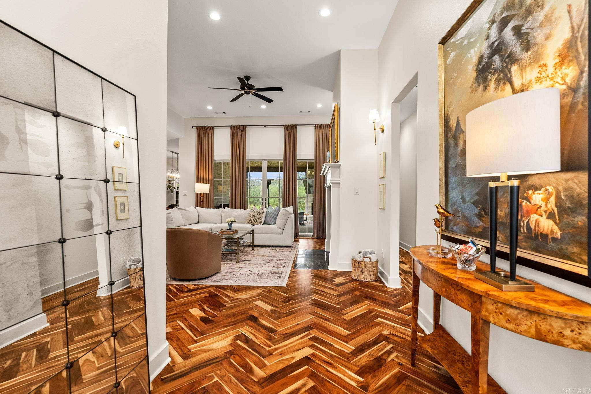 8036 N Shoreline  Benton, AR