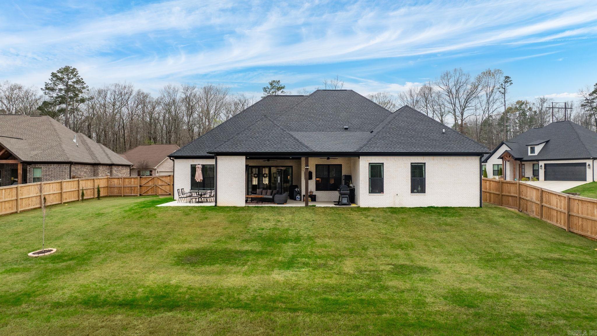 8036 N Shoreline  Benton, AR