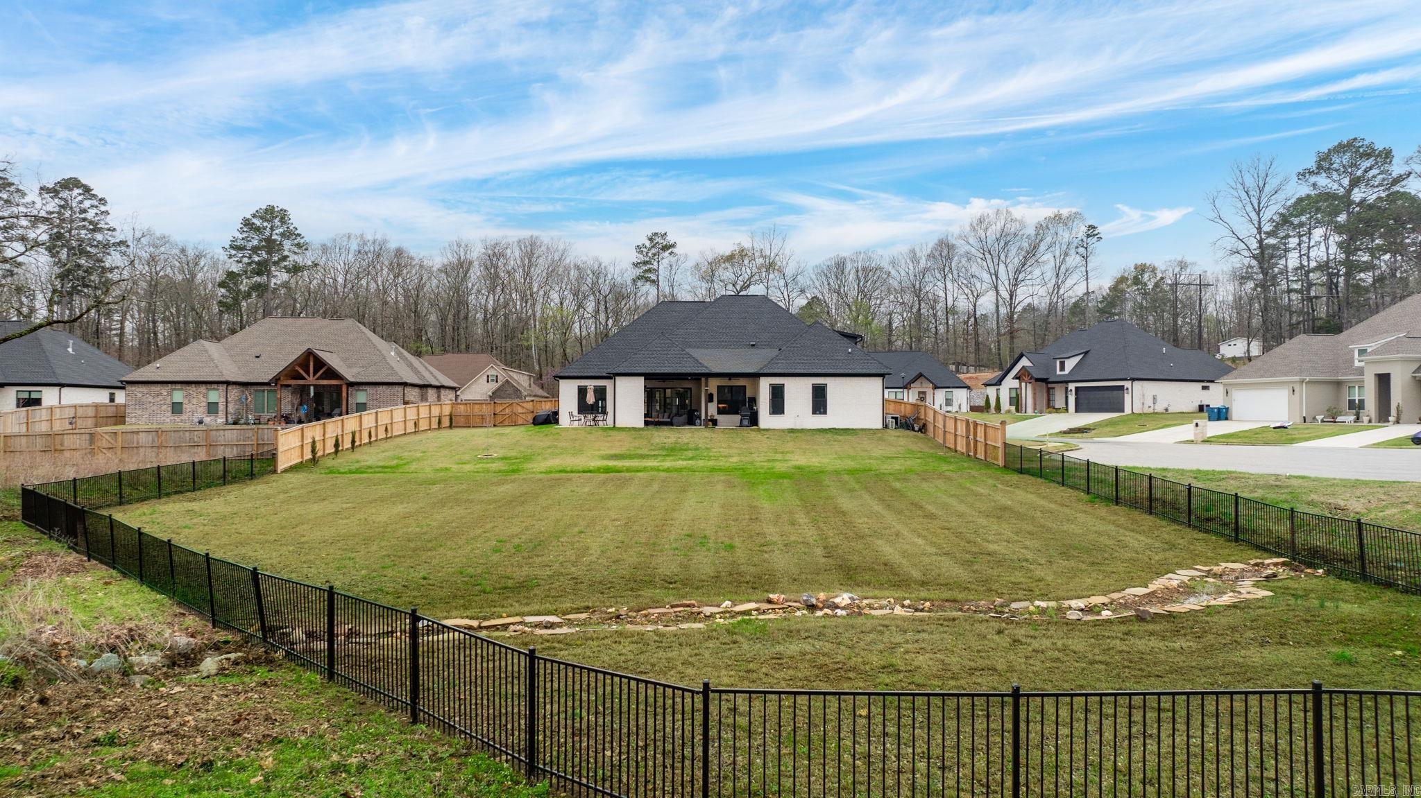 8036 N Shoreline  Benton, AR