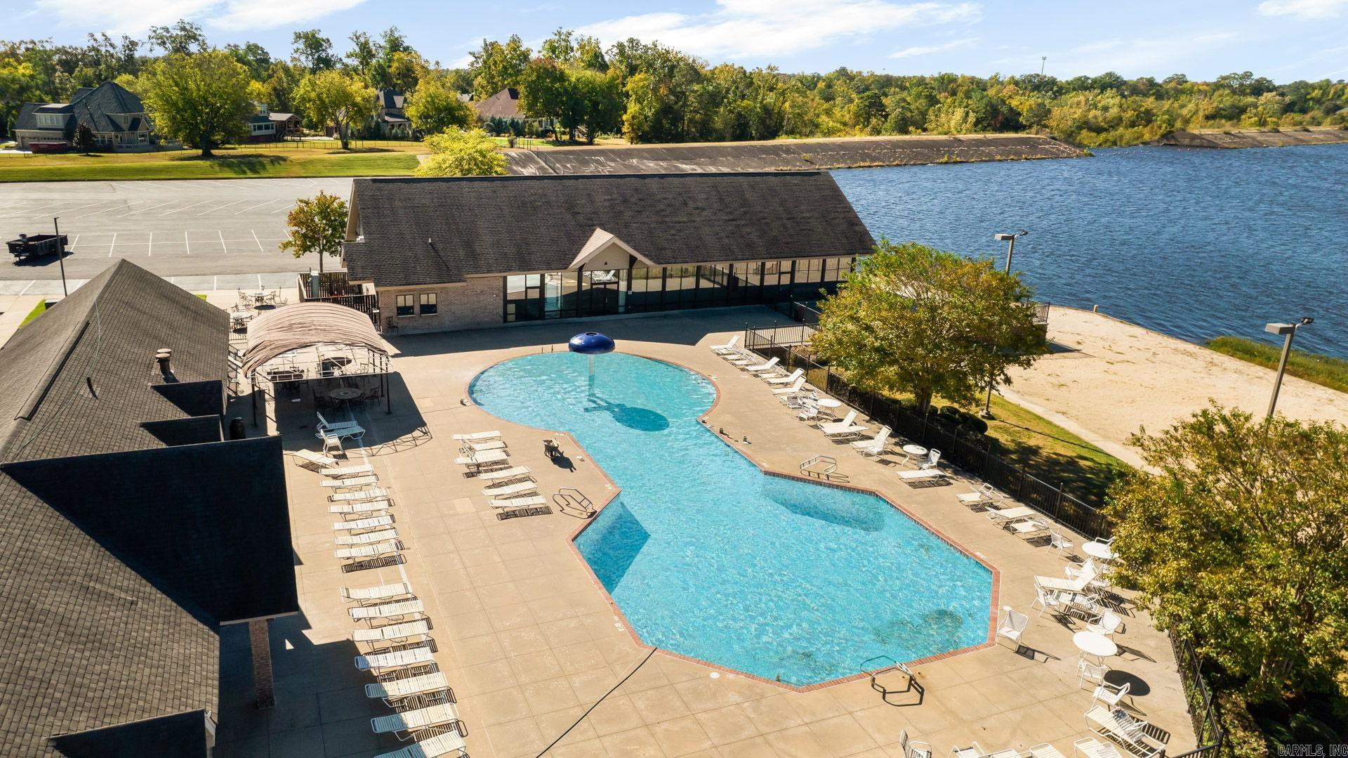 8036 N Shoreline  Benton, AR