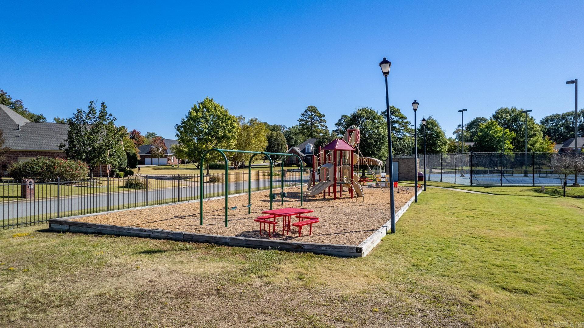 8036 N Shoreline  Benton, AR