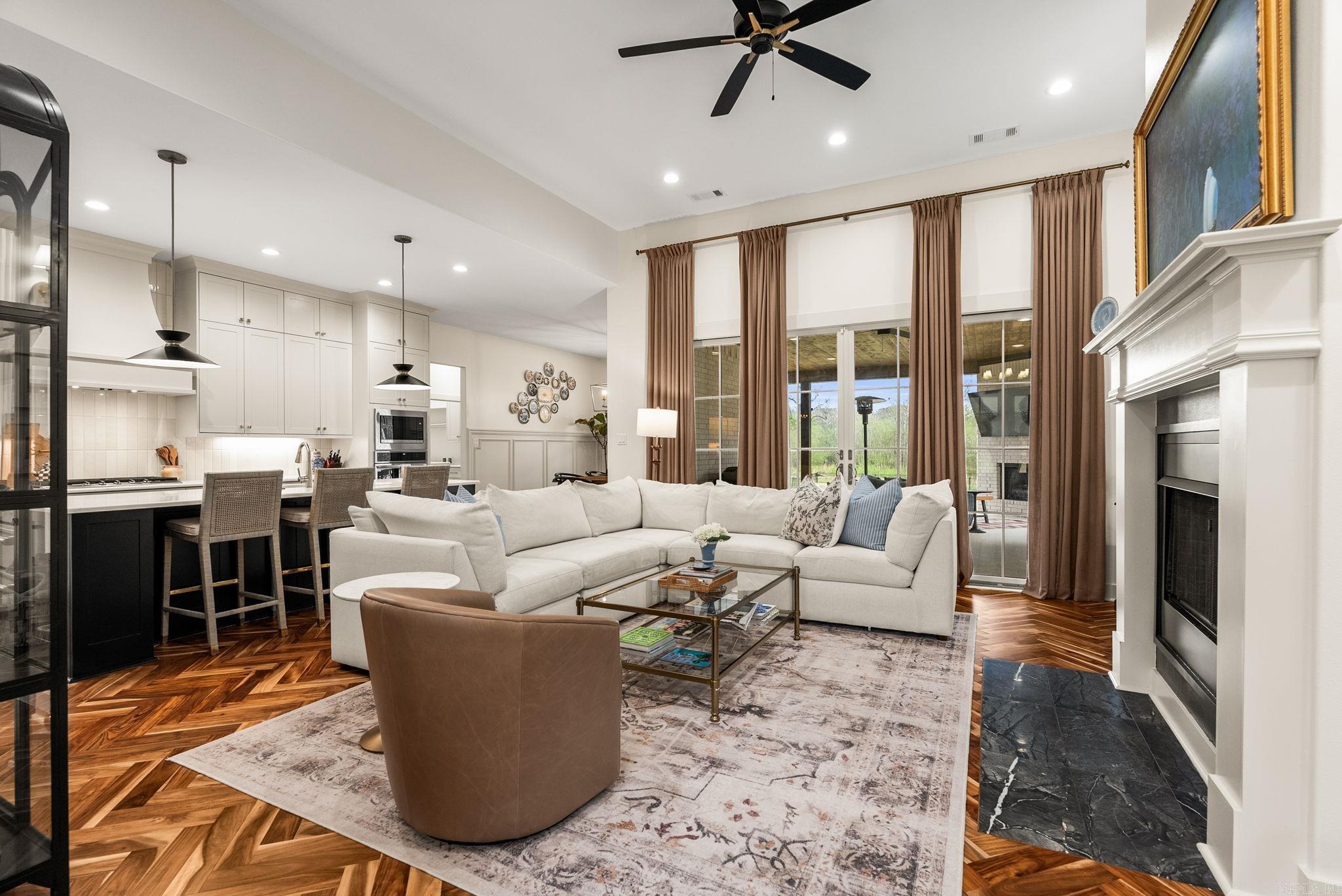 8036 N Shoreline  Benton, AR