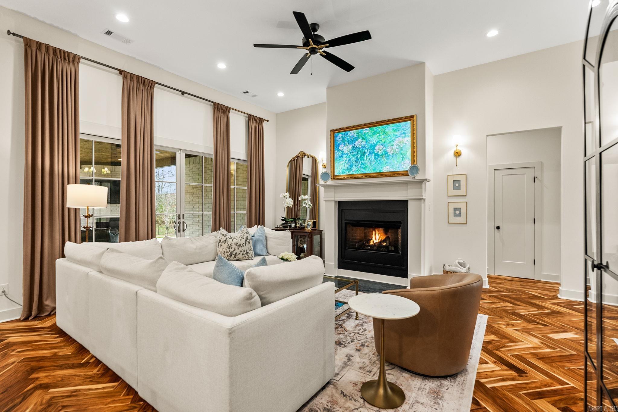 8036 N Shoreline  Benton, AR