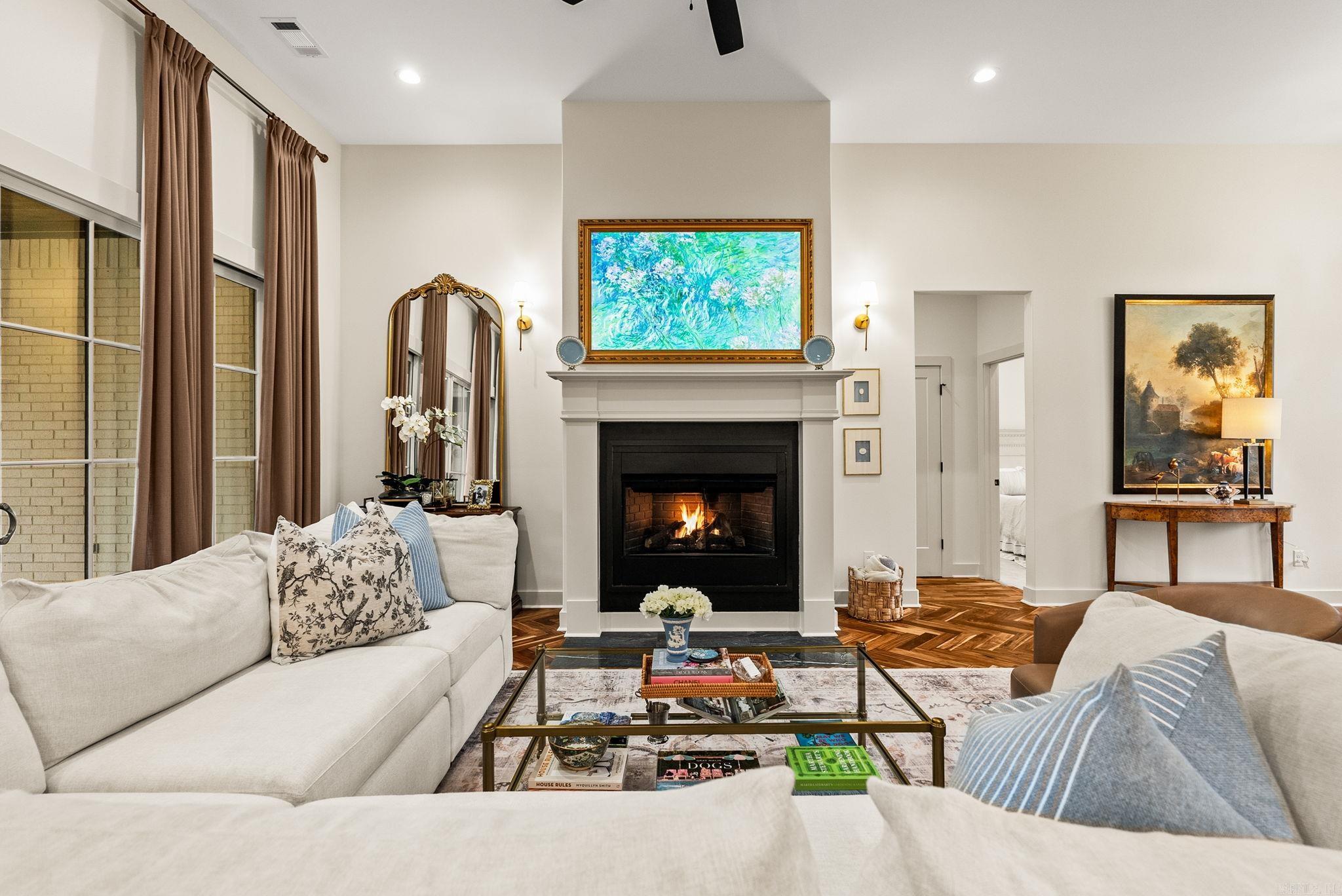 8036 N Shoreline  Benton, AR