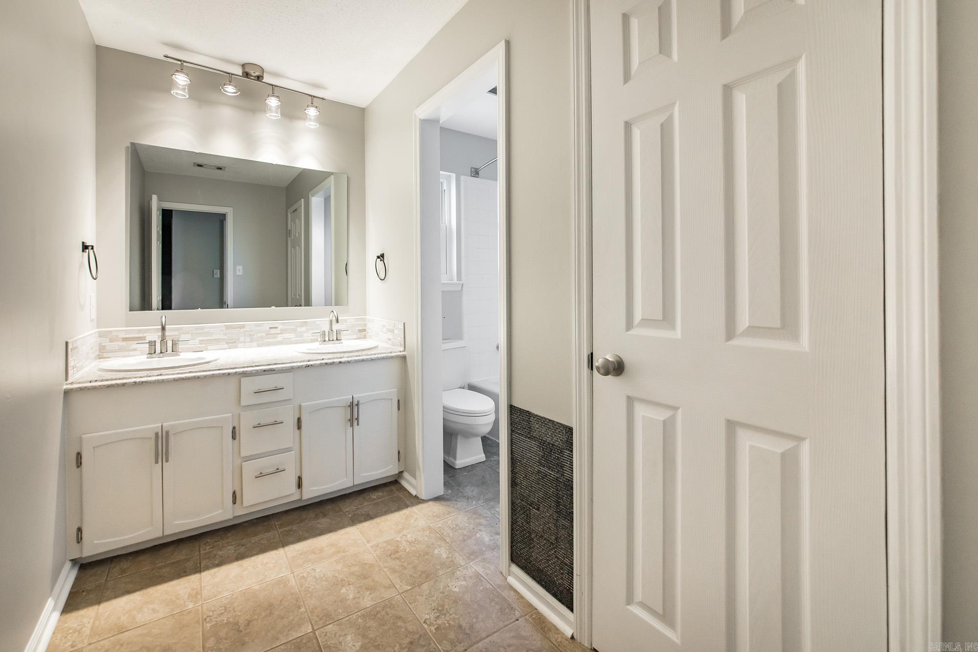 1124 Old Charter  Little Rock, AR