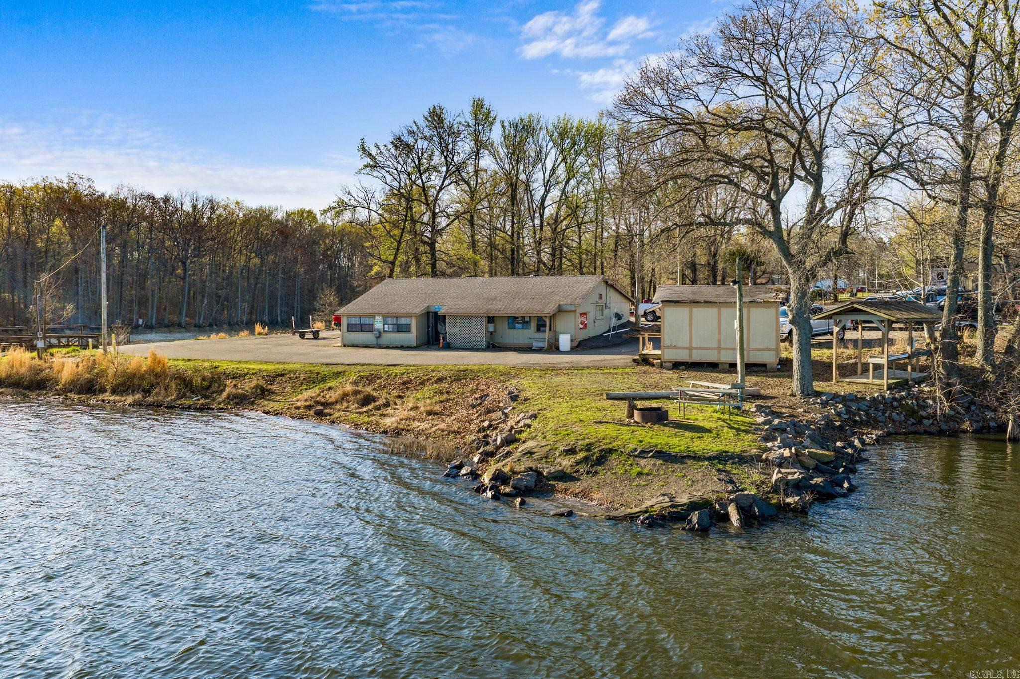 400 Lucky Landing  Atkins, AR