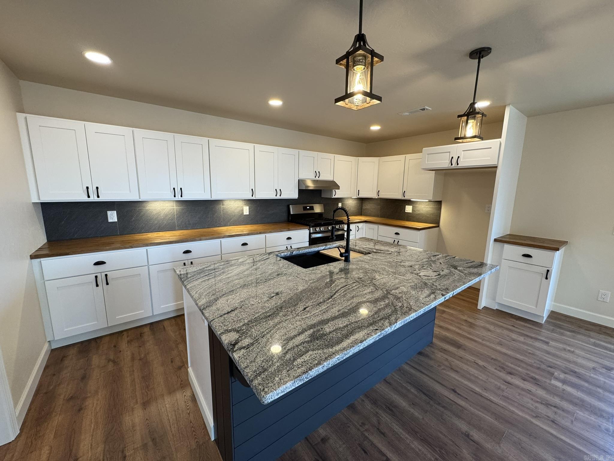 870 Chriswood  Clarkridge, AR