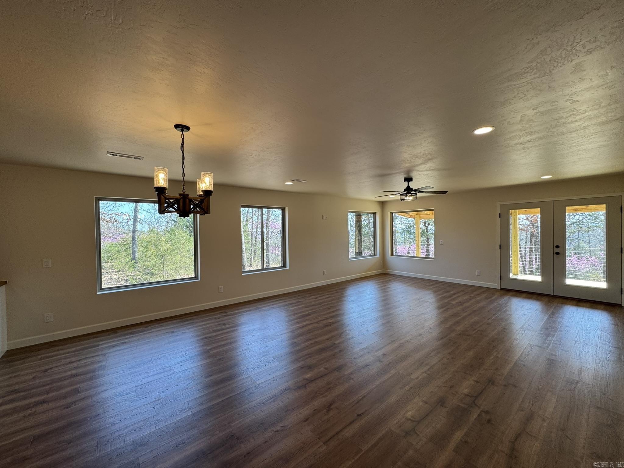 870 Chriswood  Clarkridge, AR