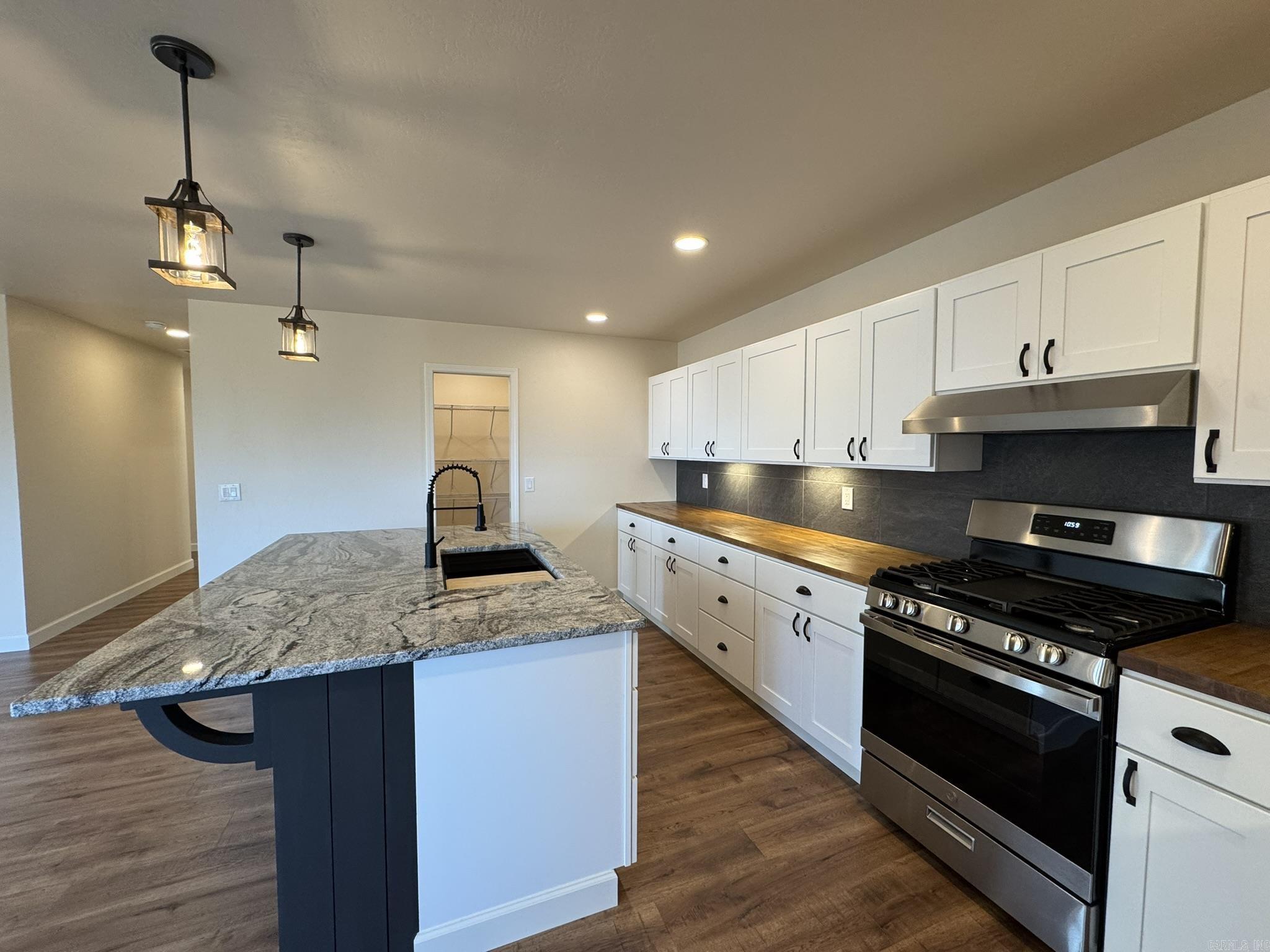 870 Chriswood  Clarkridge, AR