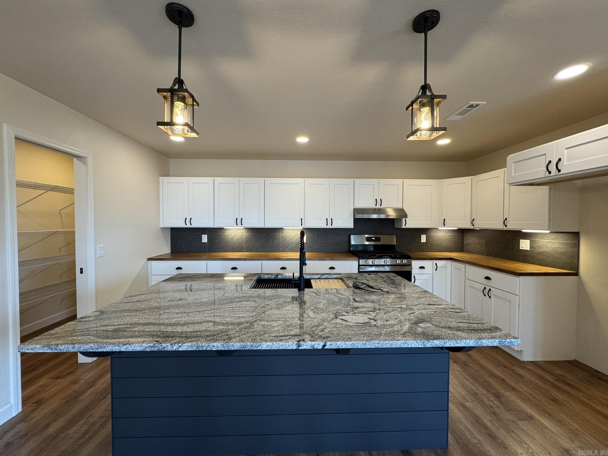 870 Chriswood  Clarkridge, AR