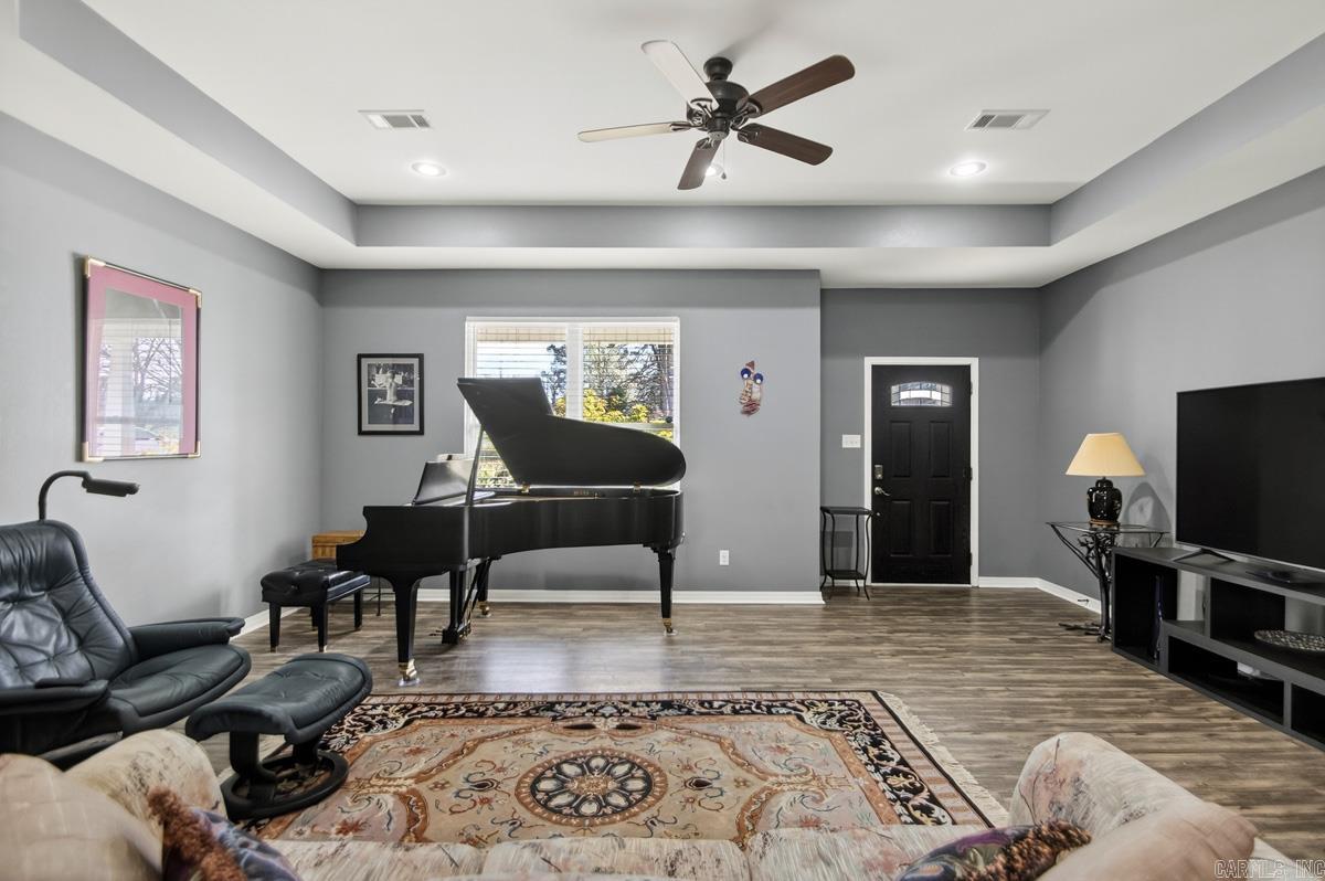 1812 E Lakeview  Benton, AR