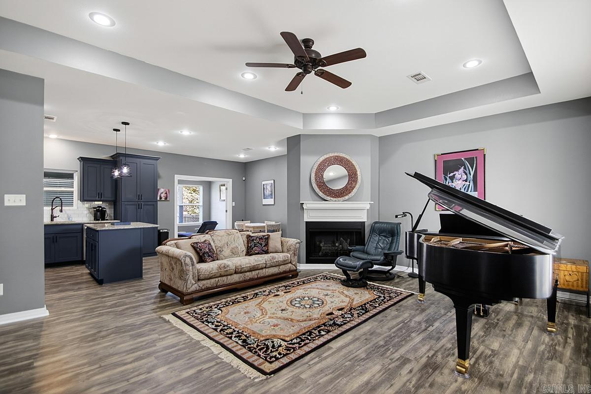 1812 E Lakeview  Benton, AR