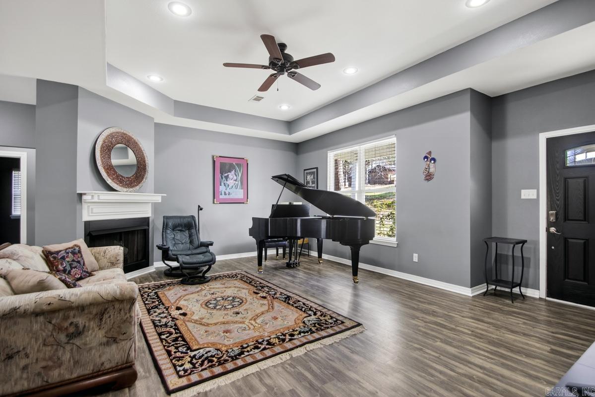 1812 E Lakeview  Benton, AR