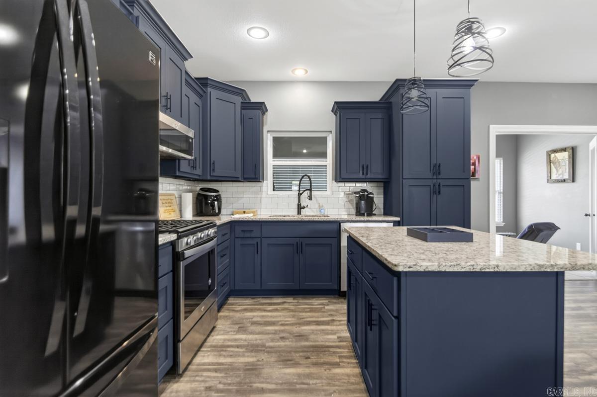 1812 E Lakeview  Benton, AR