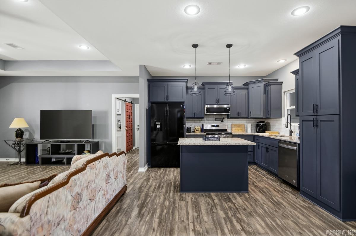 1812 E Lakeview  Benton, AR