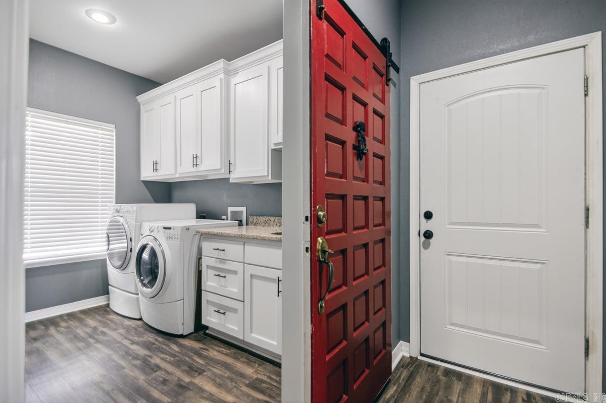 1812 E Lakeview  Benton, AR