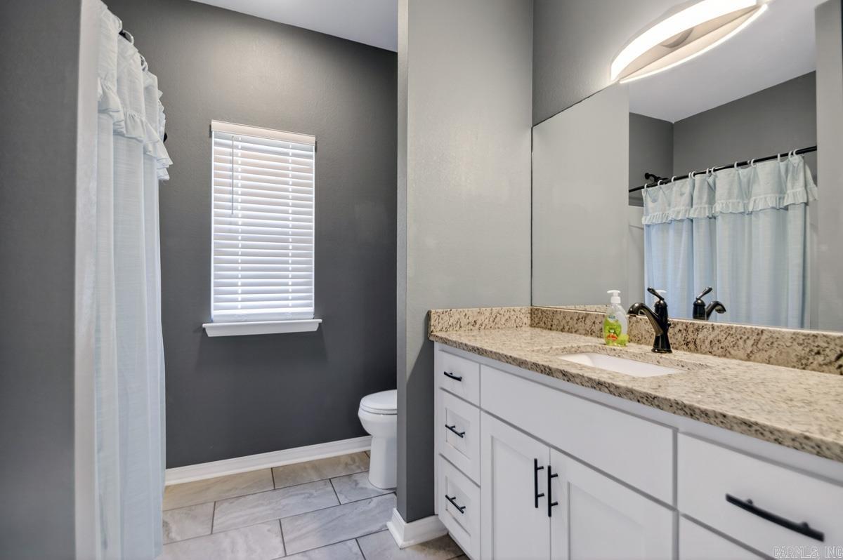 1812 E Lakeview  Benton, AR