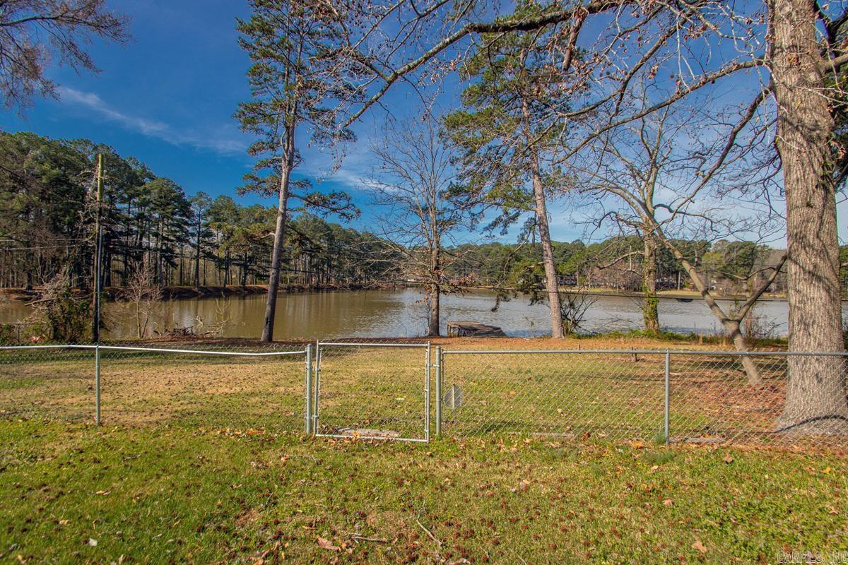 1812 E Lakeview  Benton, AR