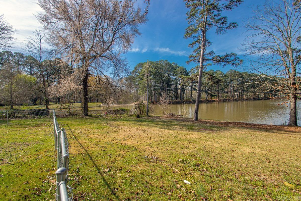 1812 E Lakeview  Benton, AR