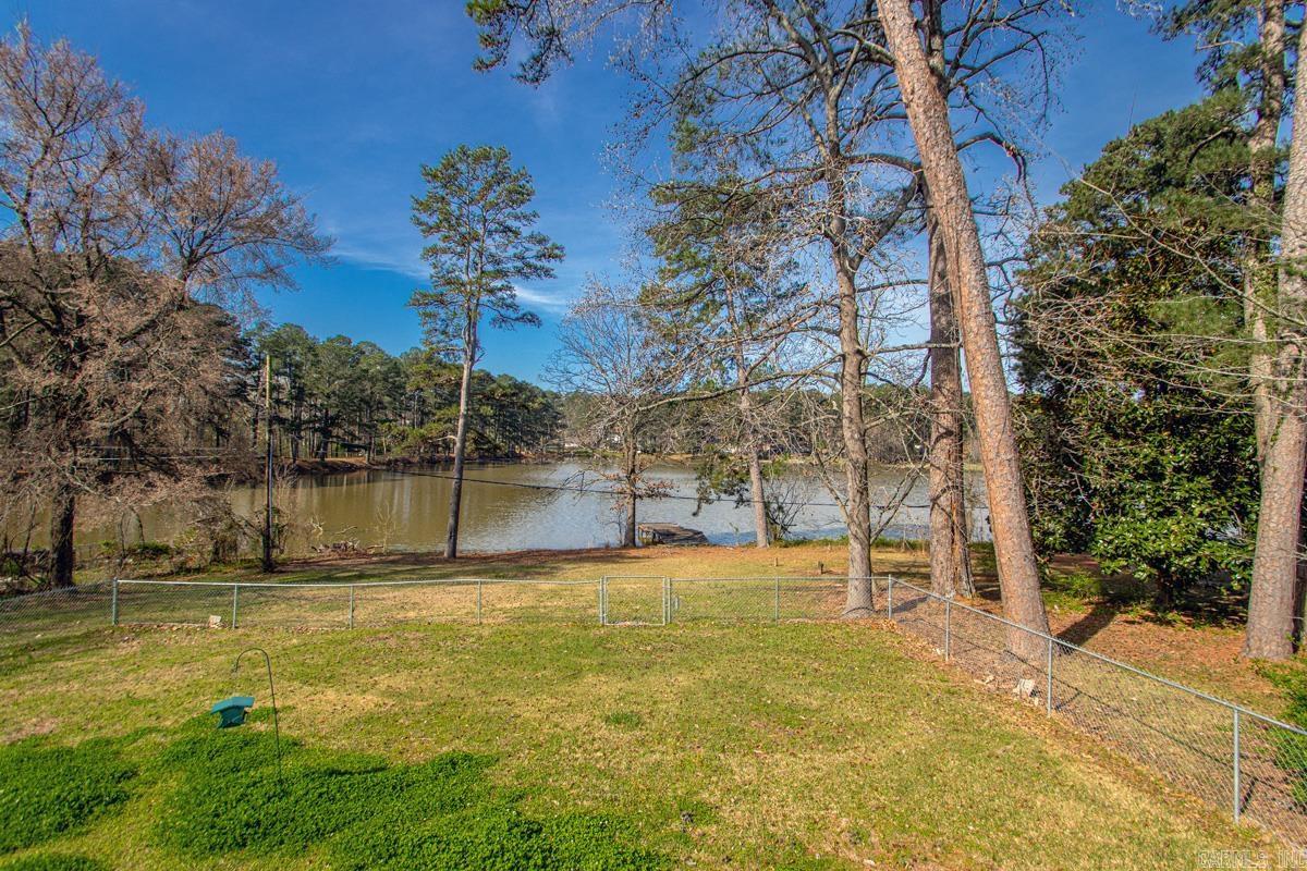 1812 E Lakeview  Benton, AR