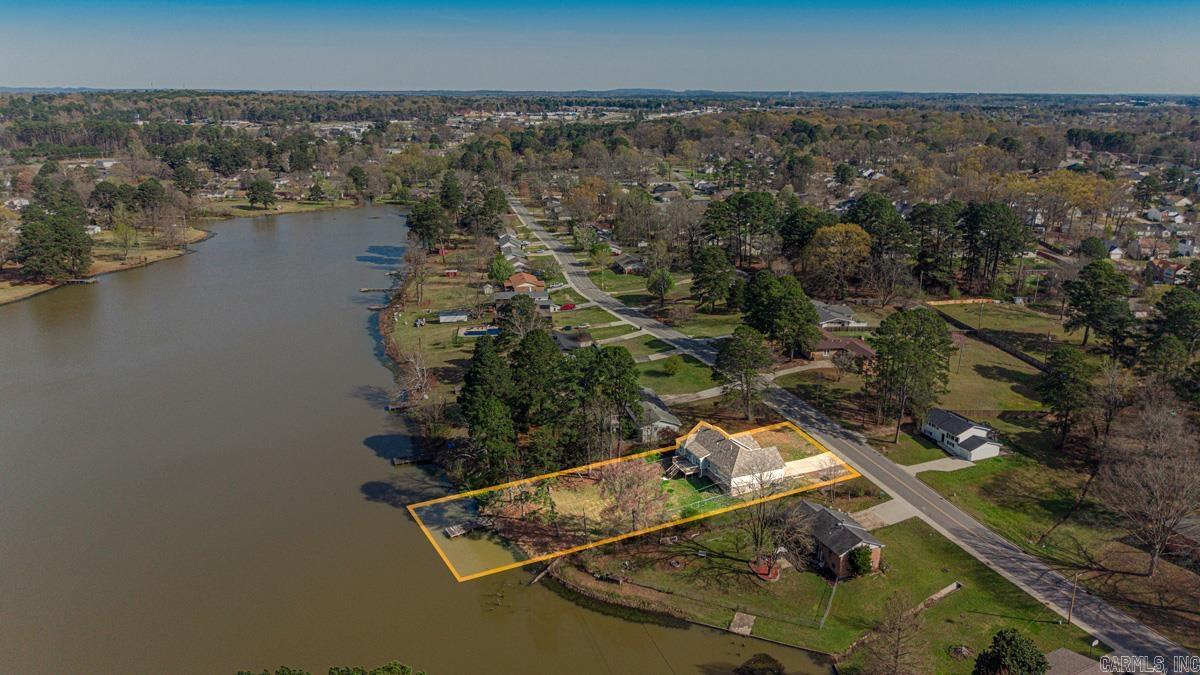 1812 E Lakeview  Benton, AR