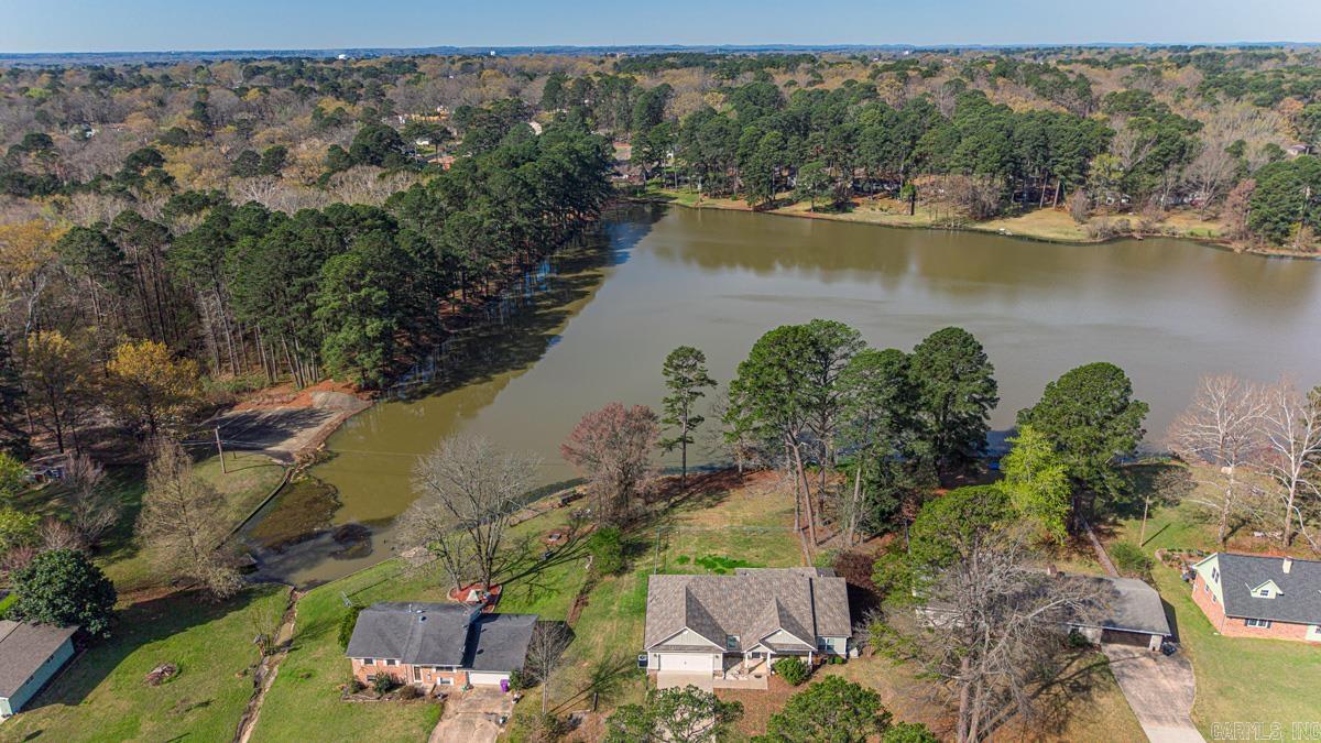 1812 E Lakeview  Benton, AR