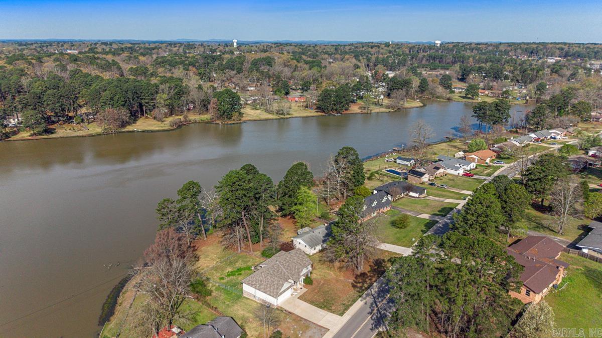 1812 E Lakeview  Benton, AR