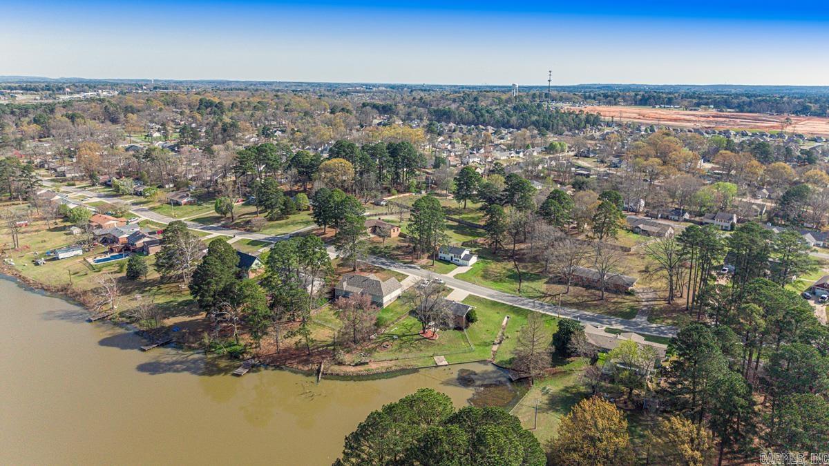 1812 E Lakeview  Benton, AR