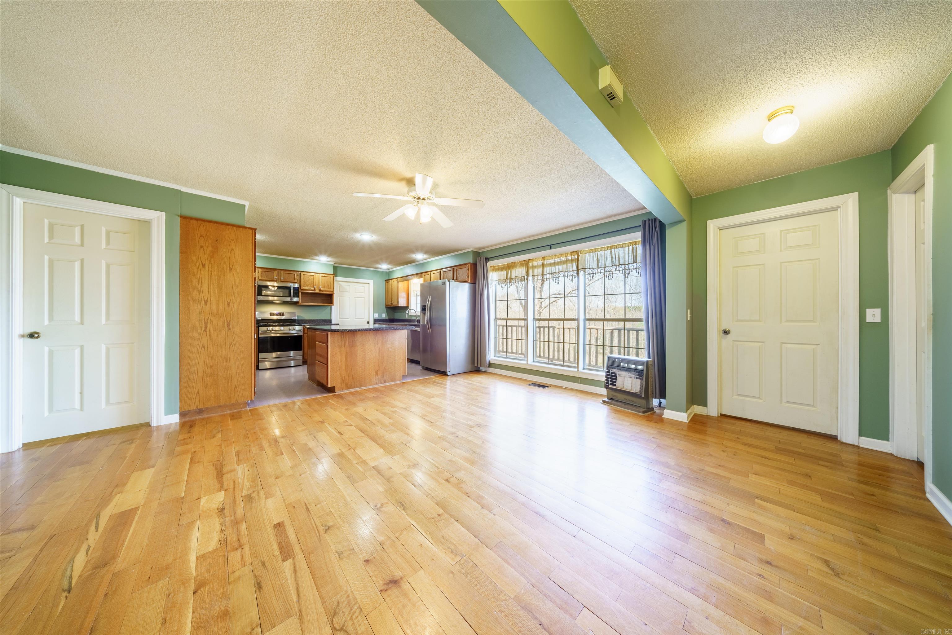 706 N Ridgeview  Mountain View, AR