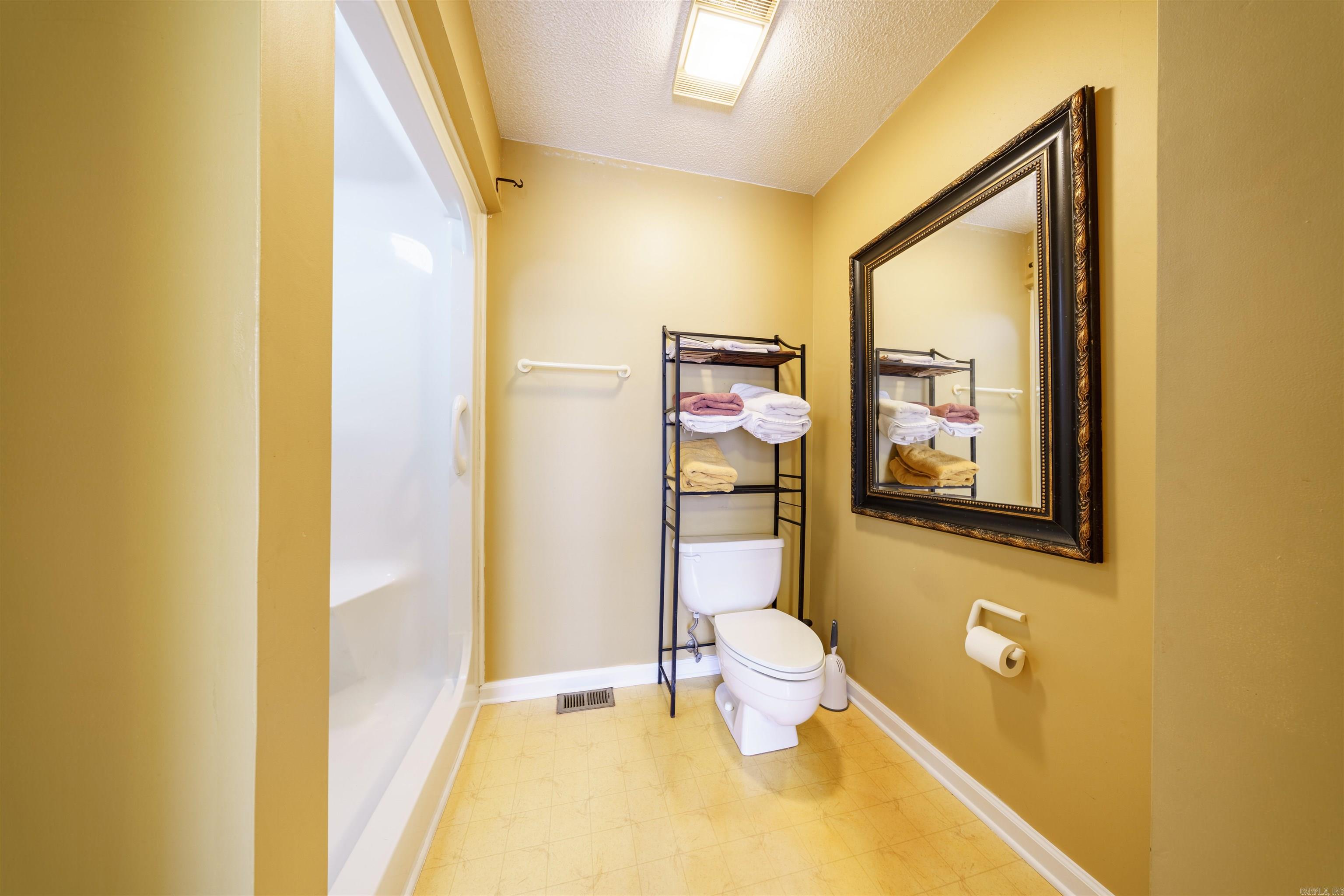 706 N Ridgeview  Mountain View, AR