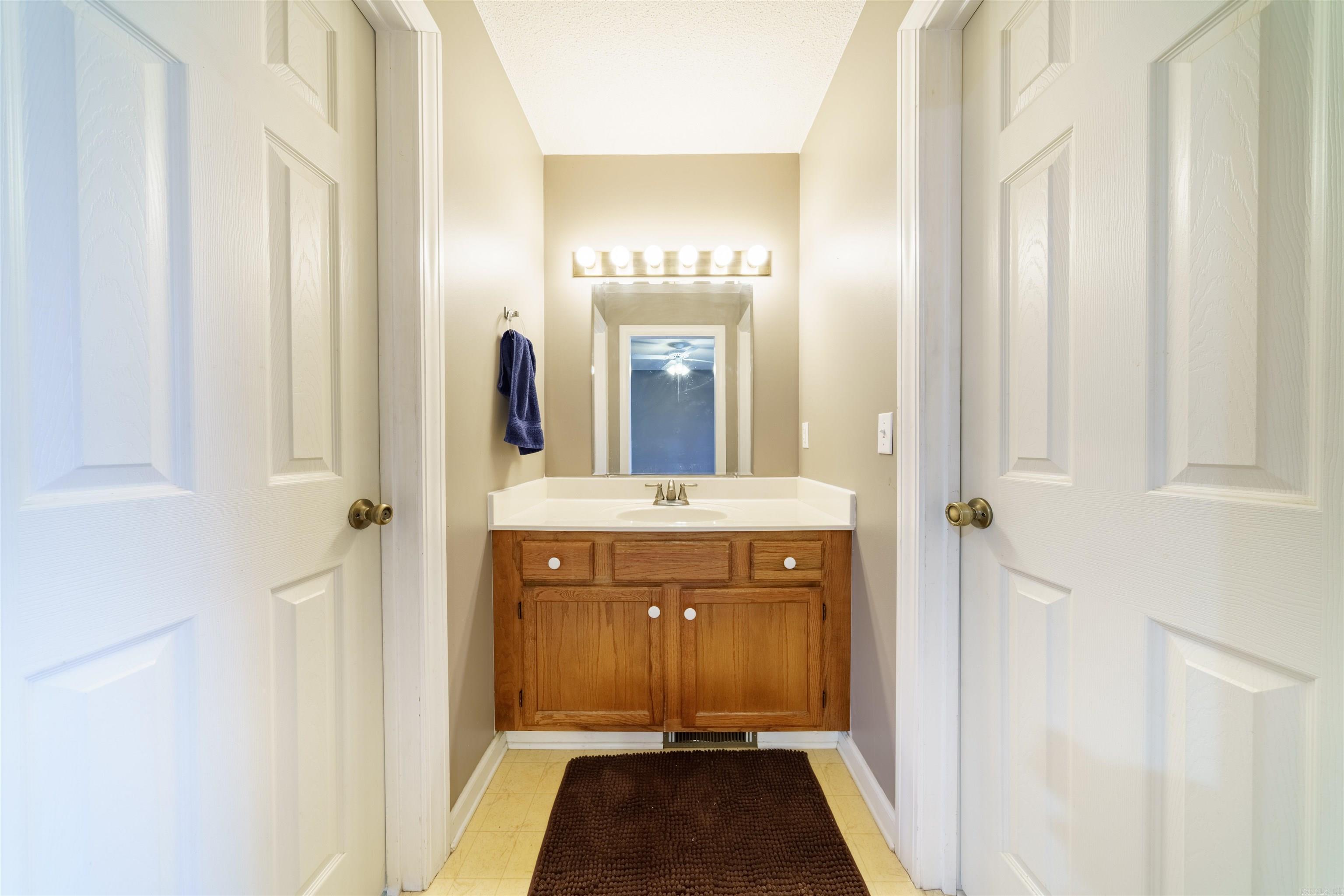 706 N Ridgeview  Mountain View, AR