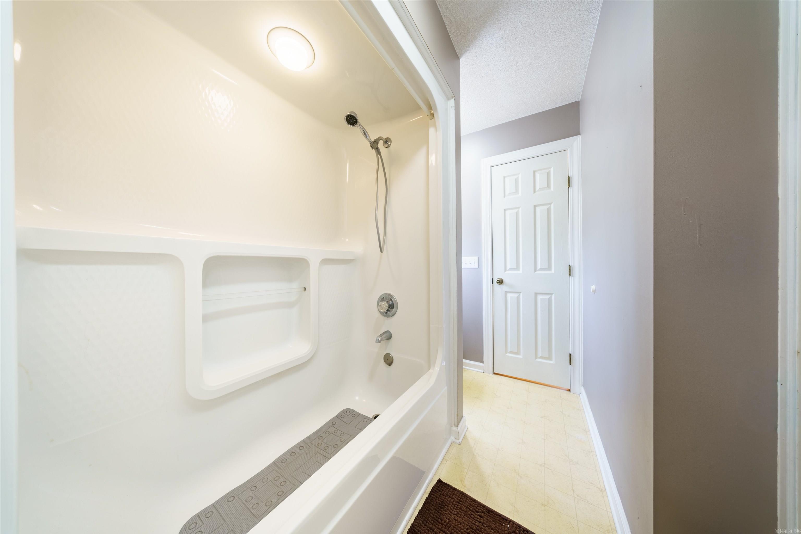 706 N Ridgeview  Mountain View, AR