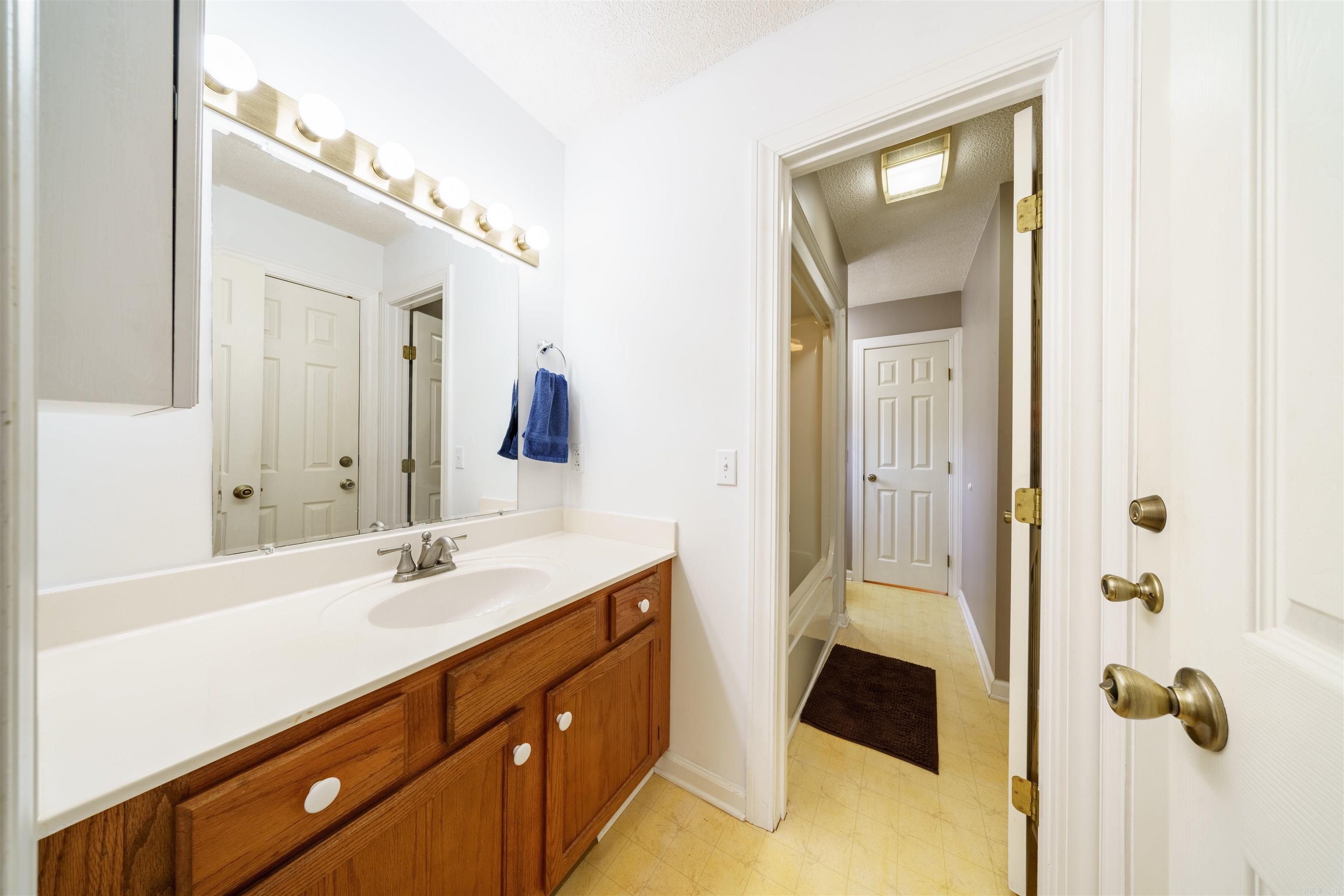 706 N Ridgeview  Mountain View, AR