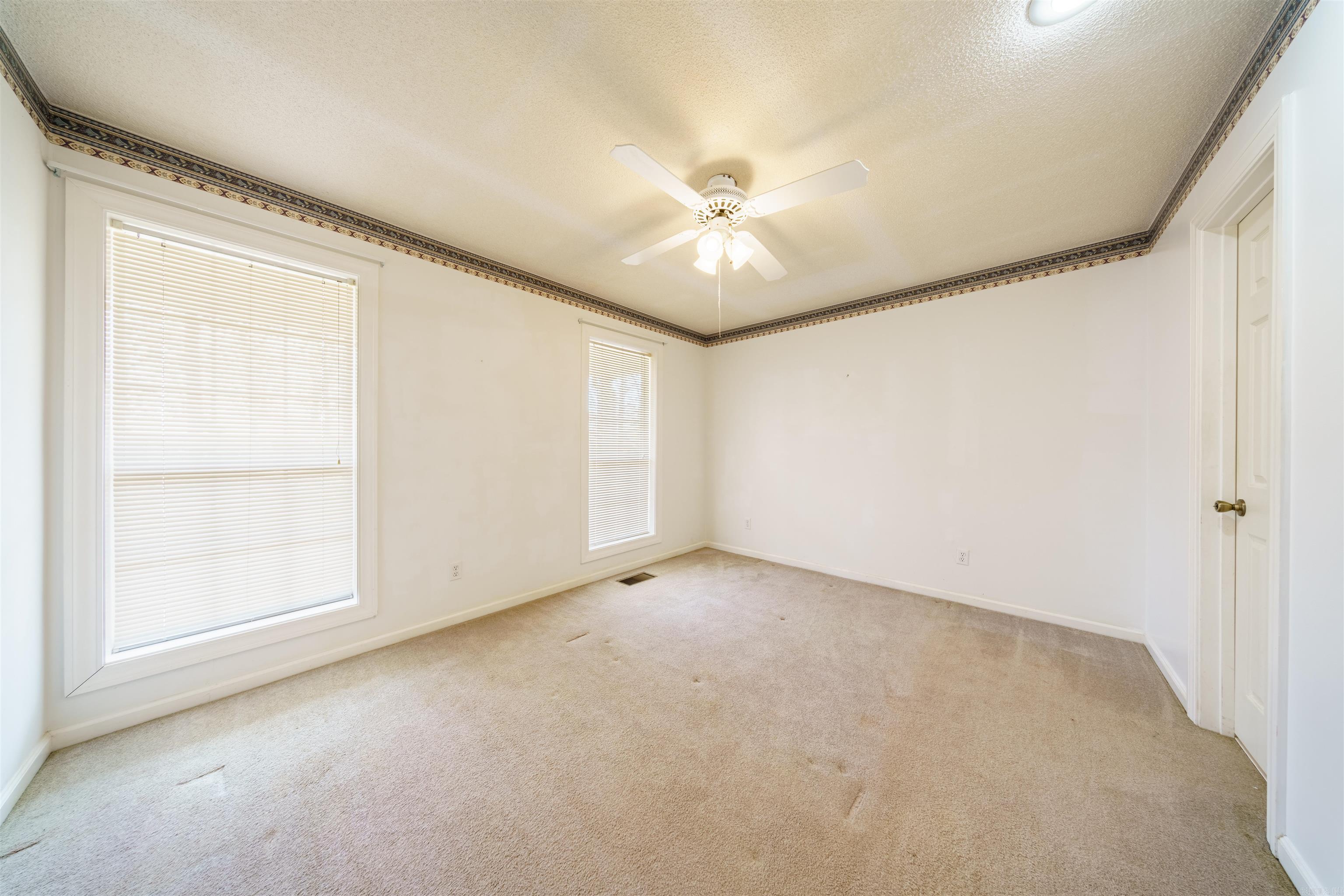 706 N Ridgeview  Mountain View, AR