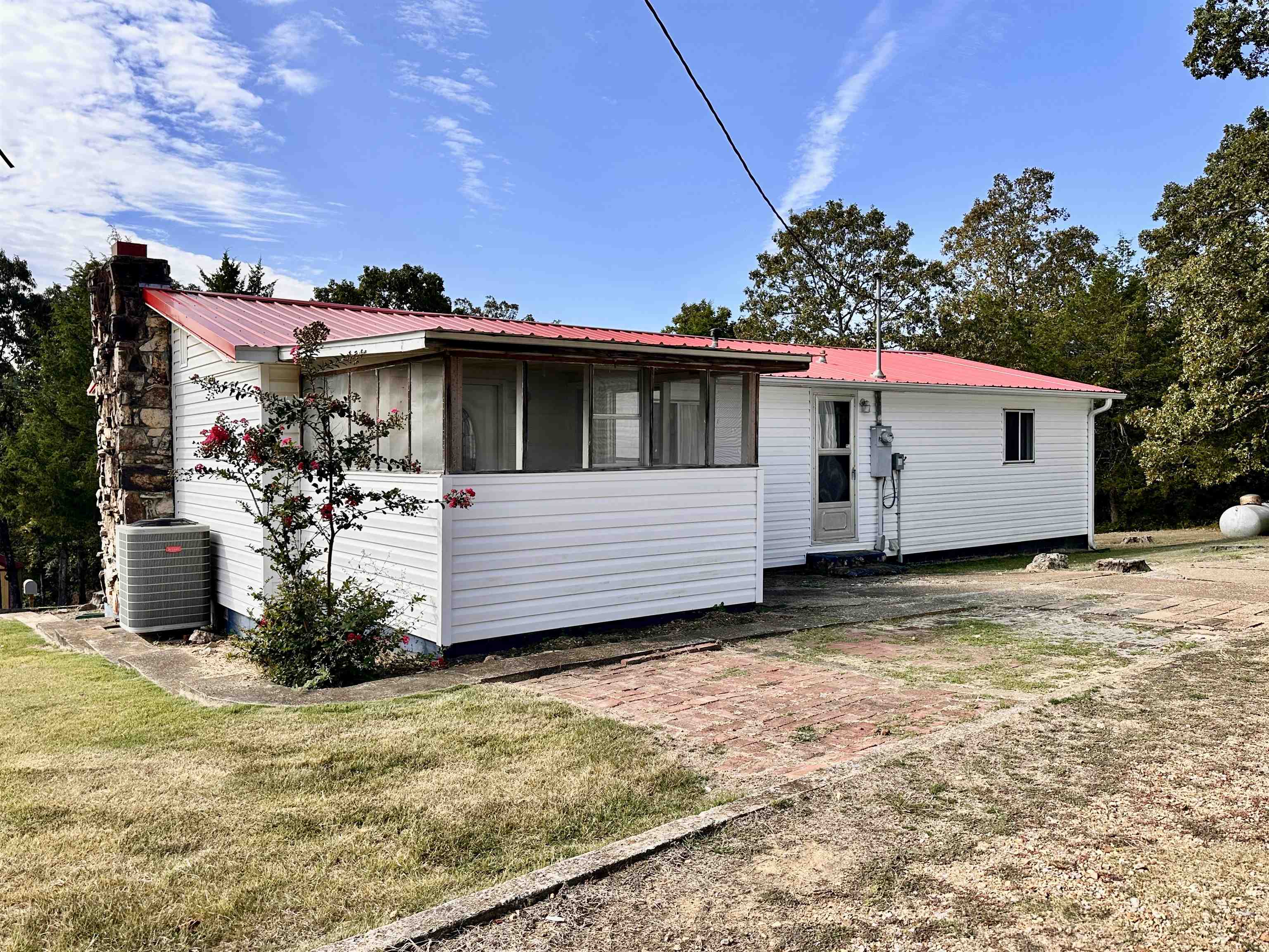 106 Edna  Highland, AR