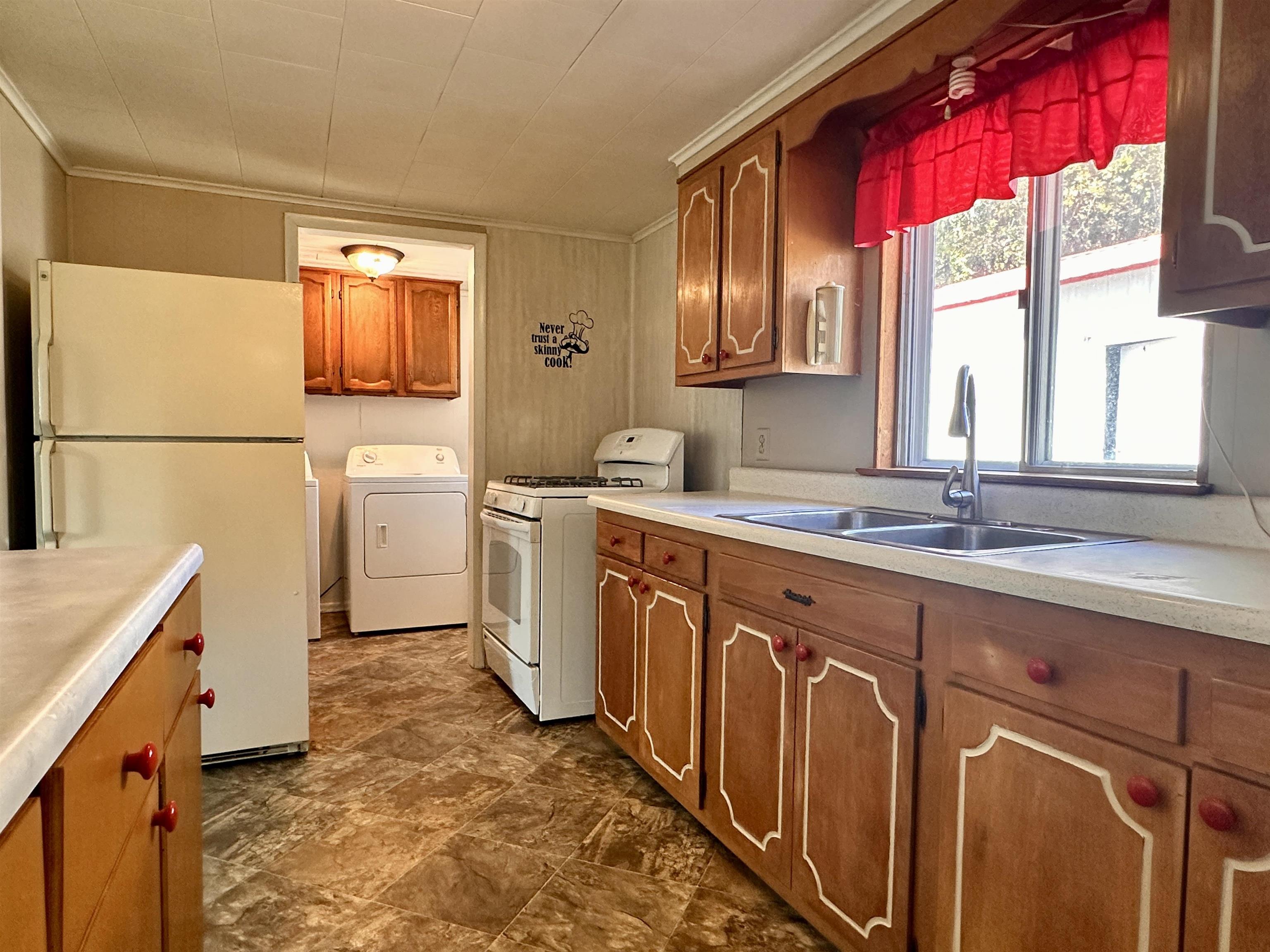 106 Edna  Highland, AR