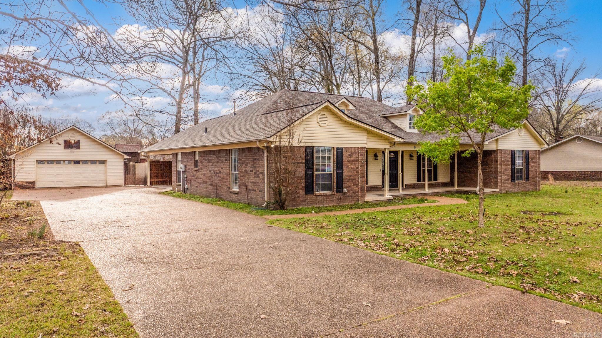 9 Burnett  Greenbrier, AR