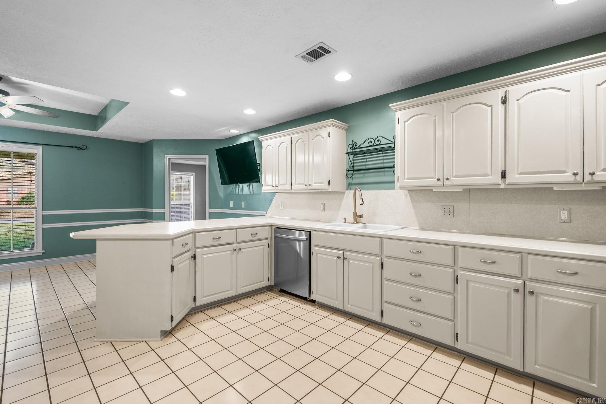 9 Burnett  Greenbrier, AR