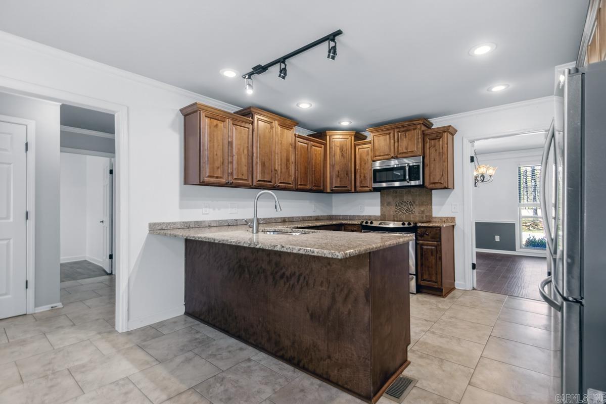 4 Barber  Maumelle, AR