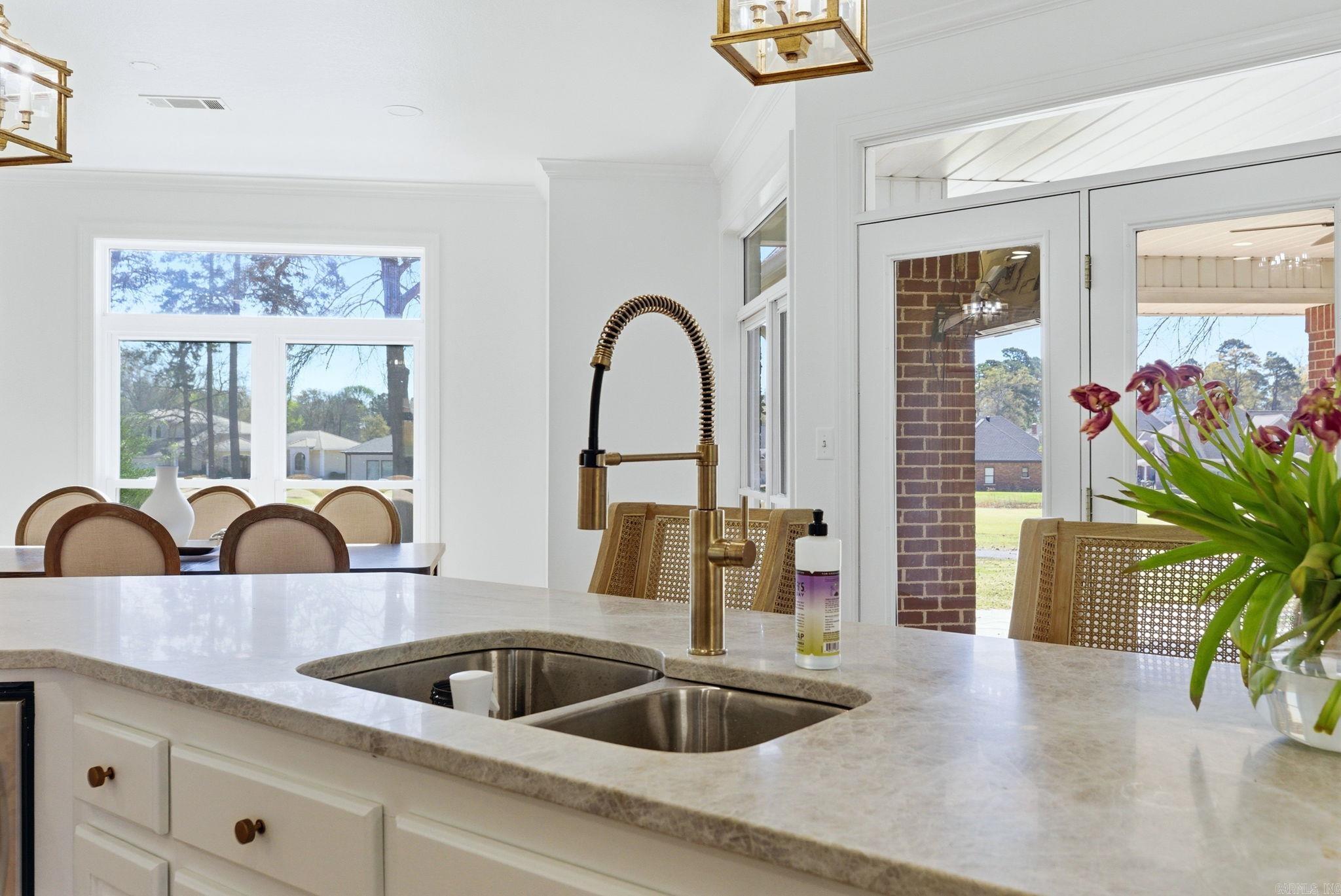 5006 Colonial  Benton, AR